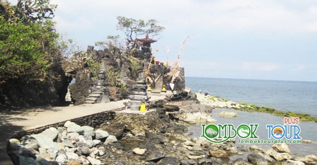 Pura Batu Bolong di Lombok