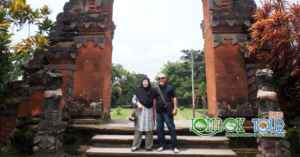 Wisata Pura Lingsar di Lombok