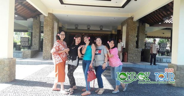Foto Ibu Lani dan Sahabat di Hotel Lombok